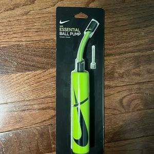 Nike essential ball pump